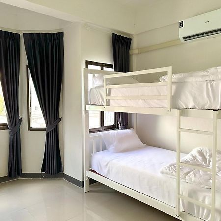 Montana Hotel & Hostel Phuket Карон Экстерьер фото