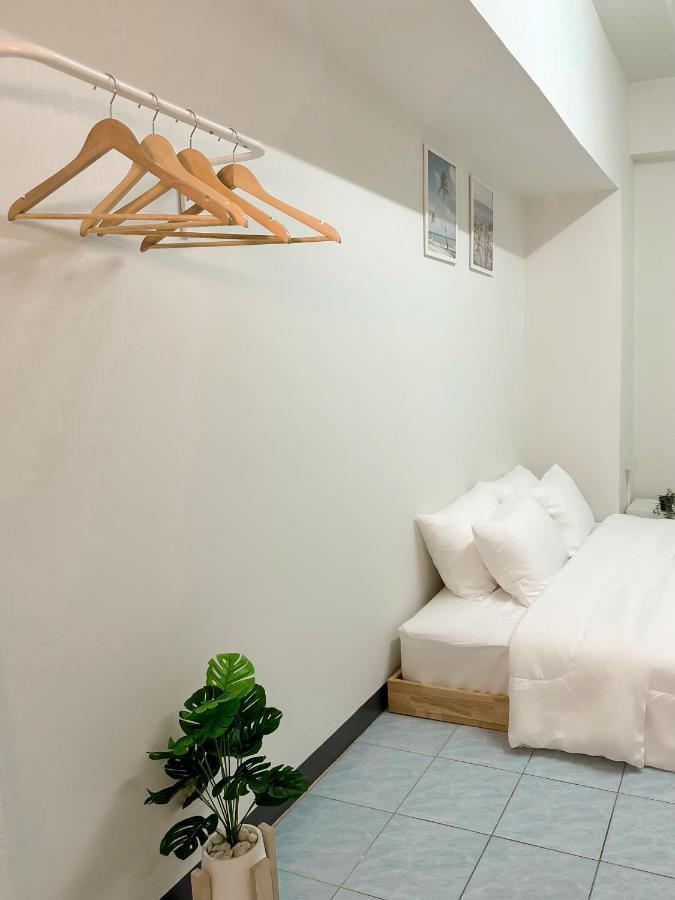 Montana Hotel & Hostel Phuket Карон Экстерьер фото