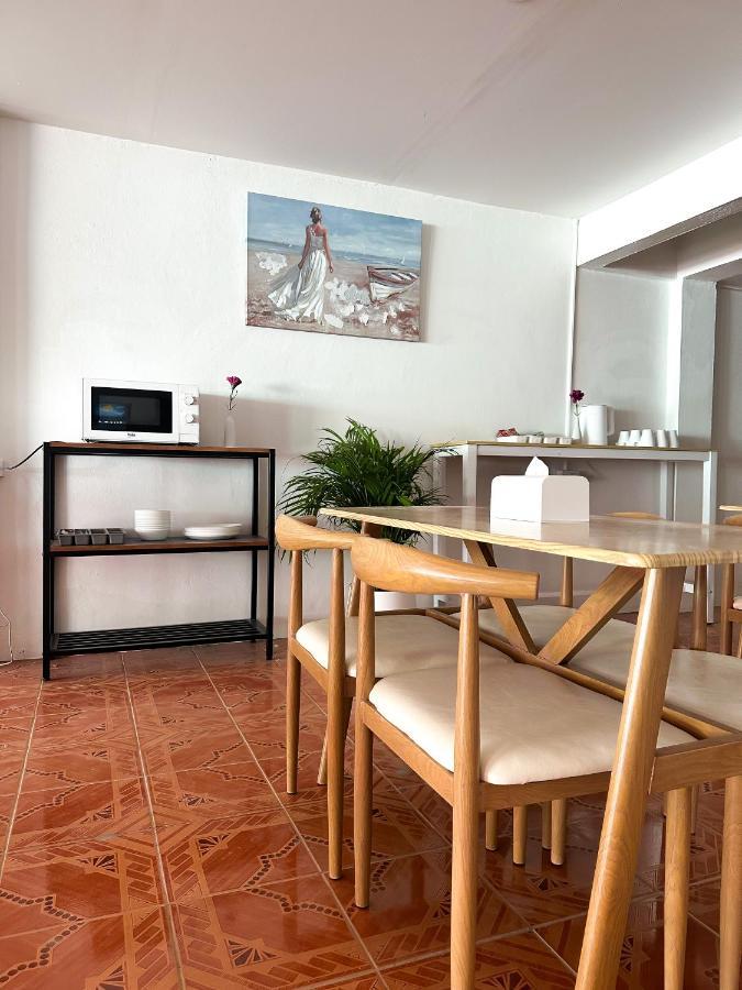 Montana Hotel & Hostel Phuket Карон Экстерьер фото