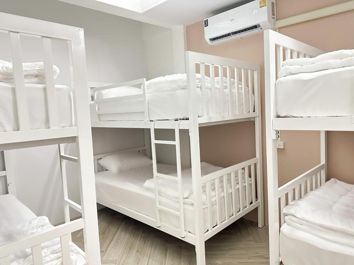 Montana Hotel & Hostel Phuket Карон Экстерьер фото