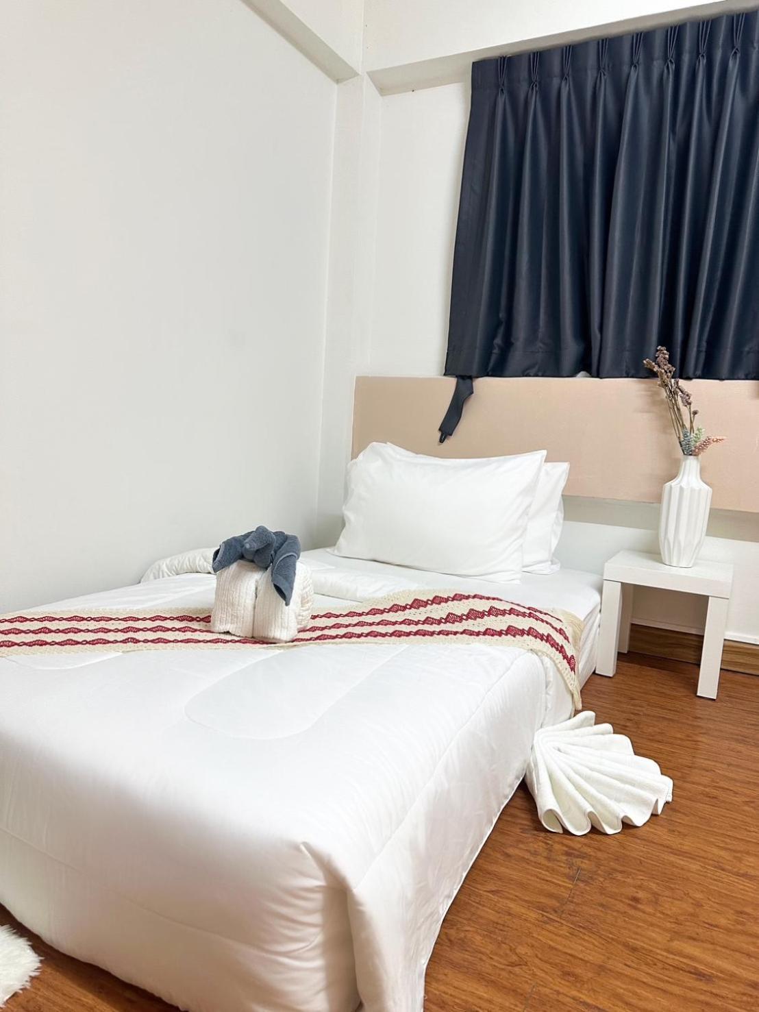 Montana Hotel & Hostel Phuket Карон Экстерьер фото