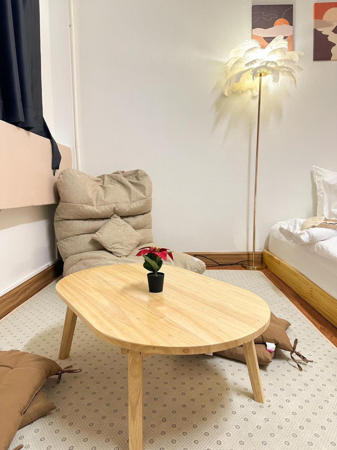 Montana Hotel & Hostel Phuket Карон Экстерьер фото