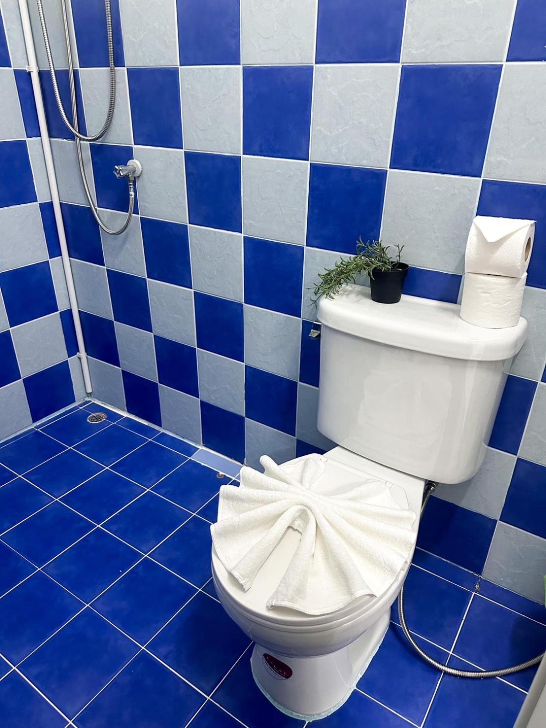 Montana Hotel & Hostel Phuket Карон Экстерьер фото