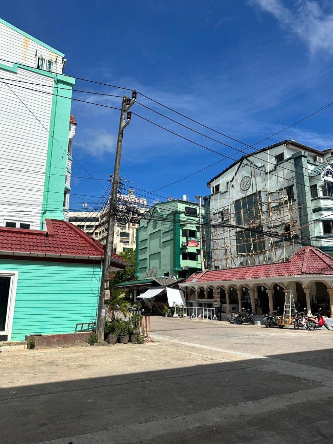 Montana Hotel & Hostel Phuket Карон Экстерьер фото