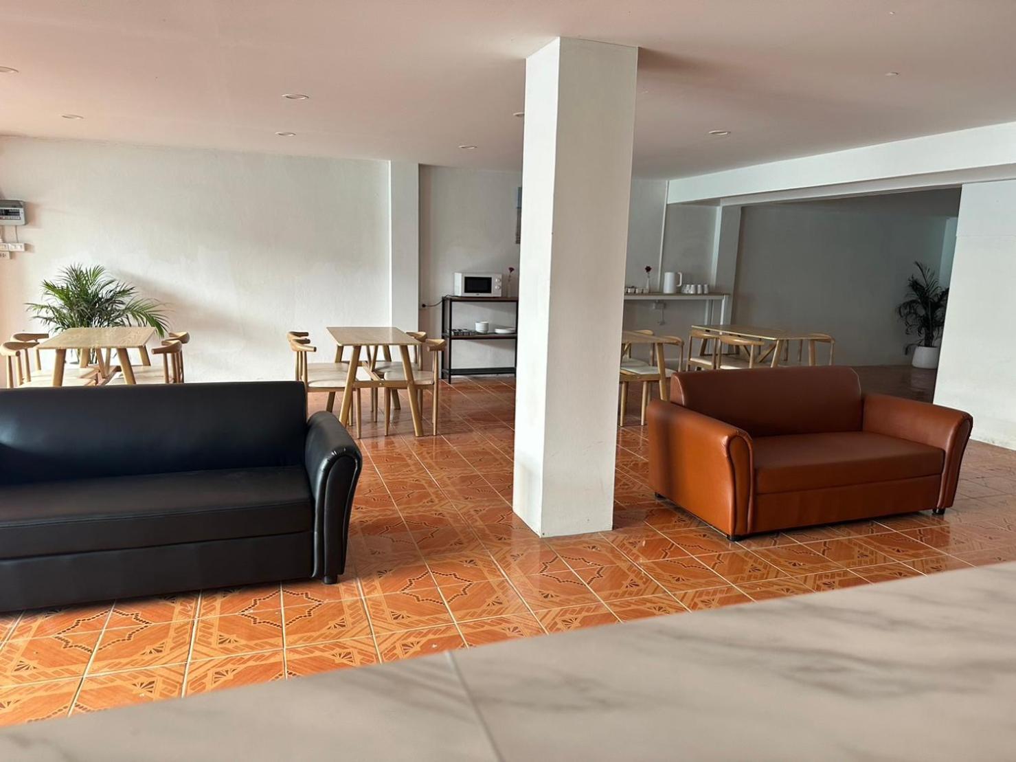 Montana Hotel & Hostel Phuket Карон Экстерьер фото